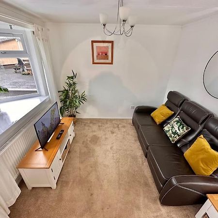 Semi-Detached 1-Bedroom Chalet Uddingston Εξωτερικό φωτογραφία