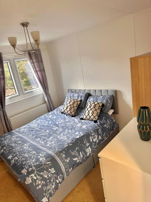 Semi-Detached 1-Bedroom Chalet Uddingston Εξωτερικό φωτογραφία