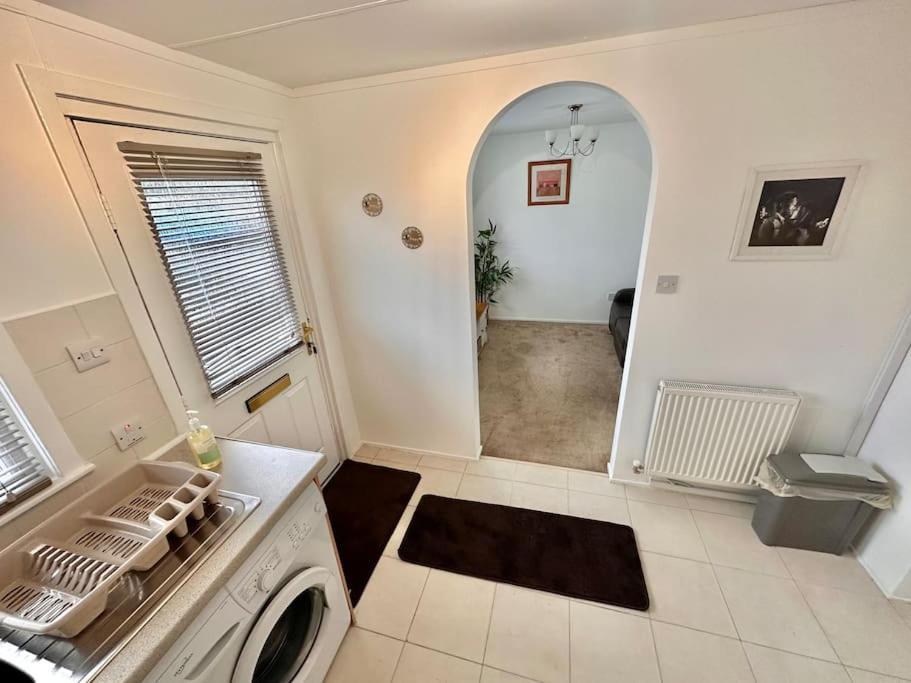 Semi-Detached 1-Bedroom Chalet Uddingston Εξωτερικό φωτογραφία