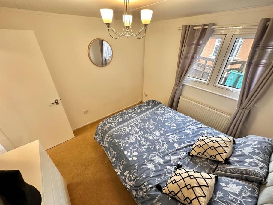 Semi-Detached 1-Bedroom Chalet Uddingston Εξωτερικό φωτογραφία