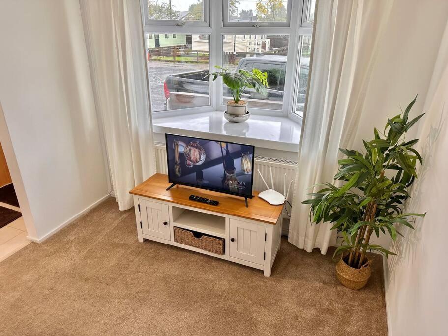 Semi-Detached 1-Bedroom Chalet Uddingston Εξωτερικό φωτογραφία